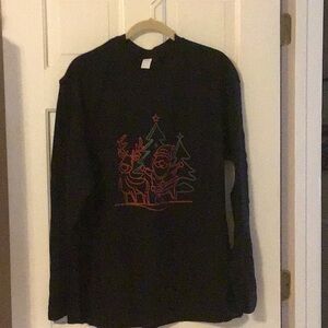 NWOT, Long sleeve black men’s T 
Shirt Christmas outlines on front in green /red